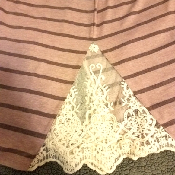 BKE red Cut-Out Lace Sides Long Sleeve Tunnic Sz Large - Picture 9 of 10